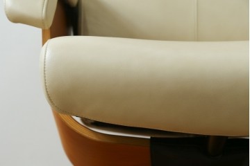 中古　美品　カリモク家具(karimoku)　ザ・ファースト(THE FIRST)　RU71　上質なくつろぎの時間を演出するリクライニングチェアとオットマンのセット　定価(セット合計)約28万円　(R-084723)