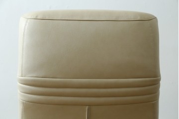 中古　美品　カリモク家具(karimoku)　ザ・ファースト(THE FIRST)　RU71　上質なくつろぎの時間を演出するリクライニングチェアとオットマンのセット　定価(セット合計)約28万円　(R-084723)