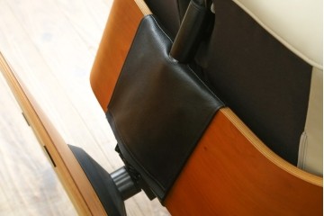 中古　美品　カリモク家具(karimoku)　ザ・ファースト(THE FIRST)　RU71　上質なくつろぎの時間を演出するリクライニングチェアとオットマンのセット　定価(セット合計)約28万円　(R-084723)