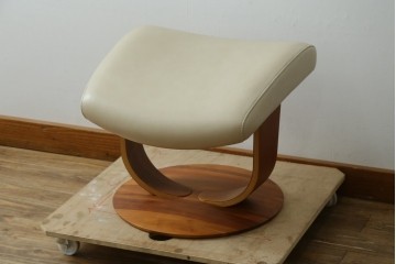 中古　美品　カリモク家具(karimoku)　ザ・ファースト(THE FIRST)　RU71　上質なくつろぎの時間を演出するリクライニングチェアとオットマンのセット　定価(セット合計)約28万円　(R-084723)