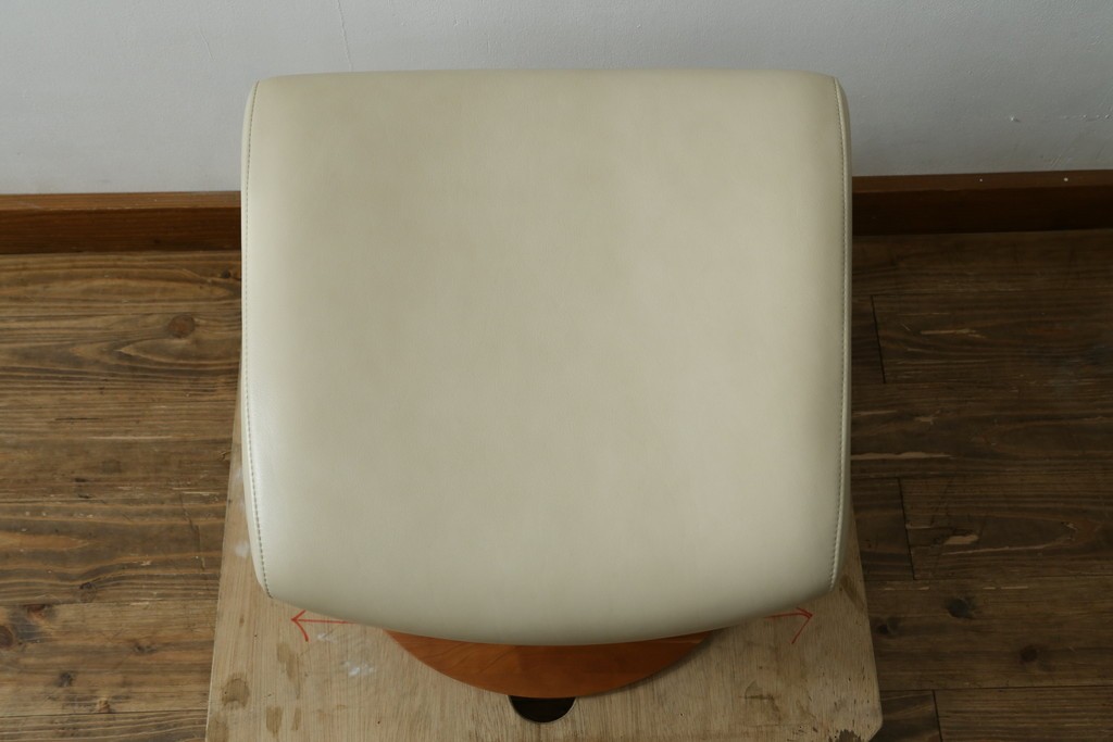 中古　美品　カリモク家具(karimoku)　ザ・ファースト(THE FIRST)　RU71　上質なくつろぎの時間を演出するリクライニングチェアとオットマンのセット　定価(セット合計)約28万円　(R-084723)