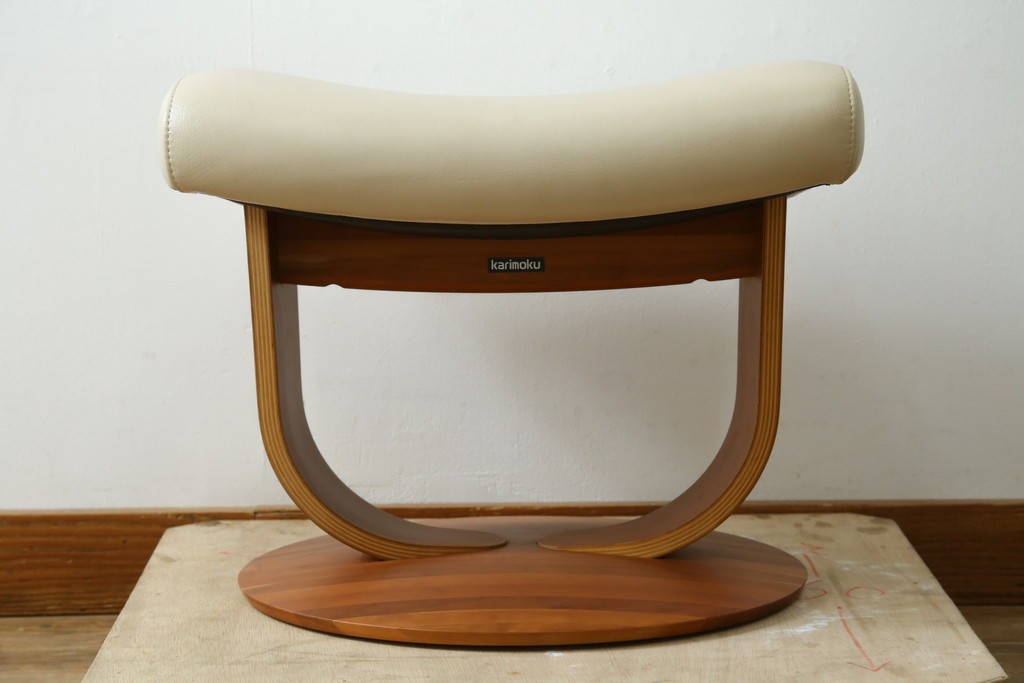 中古　美品　カリモク家具(karimoku)　ザ・ファースト(THE FIRST)　RU71　上質なくつろぎの時間を演出するリクライニングチェアとオットマンのセット　定価(セット合計)約28万円　(R-084723)