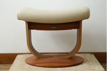 中古　美品　カリモク家具(karimoku)　ザ・ファースト(THE FIRST)　RU71　上質なくつろぎの時間を演出するリクライニングチェアとオットマンのセット　定価(セット合計)約28万円　(R-084723)