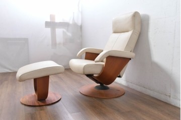 中古　美品　カリモク家具(karimoku)　ザ・ファースト(THE FIRST)　RU71　上質なくつろぎの時間を演出するリクライニングチェアとオットマンのセット　定価約28万円相当　(R-084723)