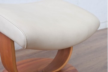 中古　美品　カリモク家具(karimoku)　ザ・ファースト(THE FIRST)　RU71　上質なくつろぎの時間を演出するリクライニングチェアとオットマンのセット　定価約28万円相当　(R-084723)