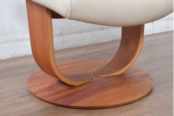 中古　美品　カリモク家具(karimoku)　ザ・ファースト(THE FIRST)　RU71　上質なくつろぎの時間を演出するリクライニングチェアとオットマンのセット　定価約28万円相当　(R-084723)