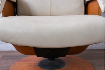 中古　美品　カリモク家具(karimoku)　ザ・ファースト(THE FIRST)　RU71　上質なくつろぎの時間を演出するリクライニングチェアとオットマンのセット　定価約28万円相当　(R-084723)