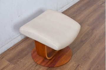 中古　美品　カリモク家具(karimoku)　ザ・ファースト(THE FIRST)　RU71　上質なくつろぎの時間を演出するリクライニングチェアとオットマンのセット　定価約28万円相当　(R-084723)