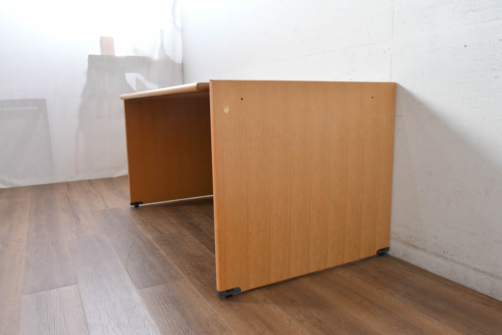 中古 北海道旭川家具 インテリアセンター(カンディハウス)  オーク材 取り外しパネル付き ナチュラルモダンなデスクとワゴンのセット (R-084724)