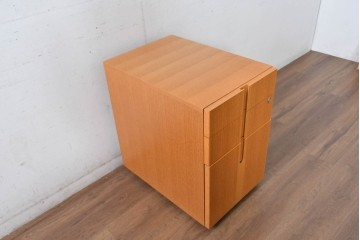 中古 北海道旭川家具 インテリアセンター(カンディハウス)  オーク材 取り外しパネル付き ナチュラルモダンなデスクとワゴンのセット (R-084724)