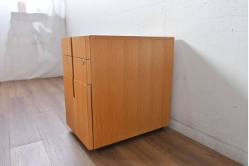 中古　北海道旭川家具　インテリアセンター(カンディハウス) 　オーク材　取り外しパネル付き　ナチュラルモダンなデスクとワゴンのセット　(R-084724)