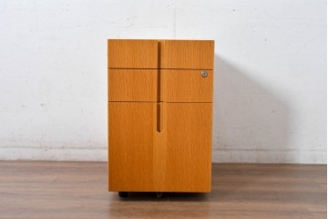 中古 北海道旭川家具 インテリアセンター(カンディハウス)  オーク材 取り外しパネル付き ナチュラルモダンなデスクとワゴンのセット (R-084724)