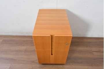 中古　北海道旭川家具　インテリアセンター(カンディハウス) 　オーク材　取り外しパネル付き　ナチュラルモダンなデスクとワゴンのセット　(R-084724)