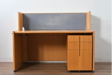 中古 北海道旭川家具 インテリアセンター(カンディハウス)  オーク材 取り外しパネル付き ナチュラルモダンなデスクとワゴンのセット (R-084724)