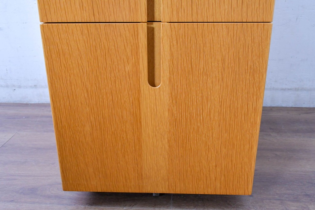 中古 北海道旭川家具 インテリアセンター(カンディハウス)  オーク材 取り外しパネル付き ナチュラルモダンなデスクとワゴンのセット (R-084724)