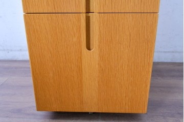 中古　北海道旭川家具　インテリアセンター(カンディハウス) 　オーク材　取り外しパネル付き　ナチュラルモダンなデスクとワゴンのセット　(R-084724)