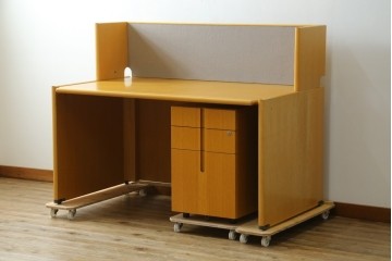 中古　北海道旭川家具　CONDE HOUSE(カンディハウス)　インテリアセンター　オーク材　取り外しパネル付き　ナチュラルモダンなデスクとワゴンのセット　(R-084725)