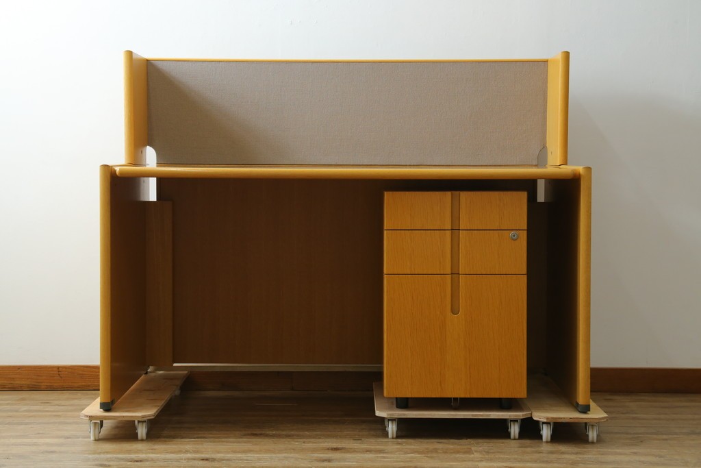 中古　北海道旭川家具　CONDE HOUSE(カンディハウス)　インテリアセンター　オーク材　取り外しパネル付き　ナチュラルモダンなデスクとワゴンのセット　(R-084725)