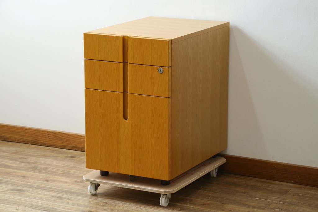 中古　北海道旭川家具　CONDE HOUSE(カンディハウス)　インテリアセンター　オーク材　取り外しパネル付き　ナチュラルモダンなデスクとワゴンのセット　(R-084725)
