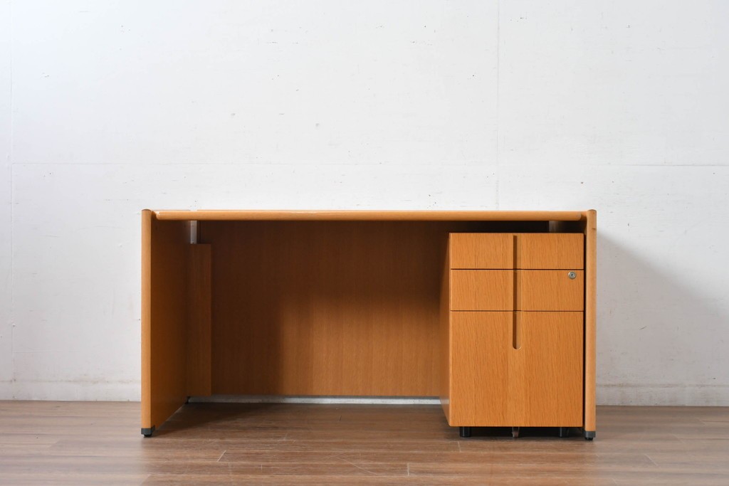 中古 北海道旭川家具 インテリアセンター(カンディハウス)  オーク材 取り外しパネル付き ナチュラルモダンなデスクとワゴンのセット (R-084725)