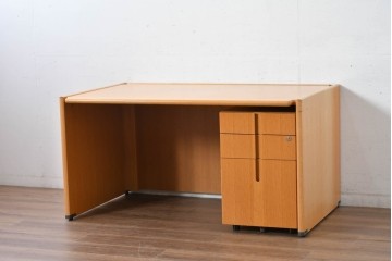 中古　北海道旭川家具　インテリアセンター(カンディハウス) 　オーク材　取り外しパネル付き　ナチュラルモダンなデスクとワゴンのセット　(R-084725)