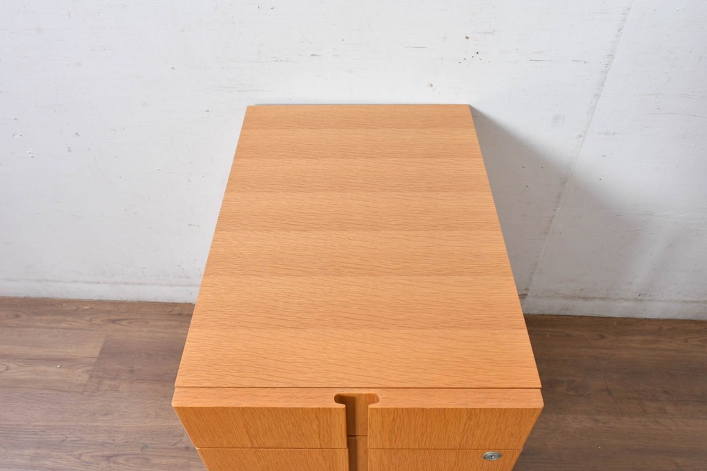 中古 北海道旭川家具 インテリアセンター(カンディハウス)  オーク材 取り外しパネル付き ナチュラルモダンなデスクとワゴンのセット (R-084725)
