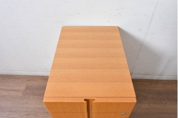 中古　北海道旭川家具　インテリアセンター(カンディハウス) 　オーク材　取り外しパネル付き　ナチュラルモダンなデスクとワゴンのセット　(R-084725)