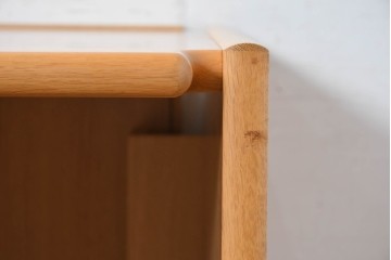 中古 北海道旭川家具 インテリアセンター(カンディハウス)  オーク材 取り外しパネル付き ナチュラルモダンなデスクとワゴンのセット (R-084725)