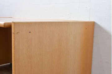 中古 北海道旭川家具 インテリアセンター(カンディハウス)  オーク材 取り外しパネル付き ナチュラルモダンなデスクとワゴンのセット (R-084725)