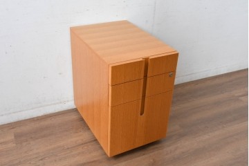 中古 北海道旭川家具 インテリアセンター(カンディハウス)  オーク材 取り外しパネル付き ナチュラルモダンなデスクとワゴンのセット (R-084725)
