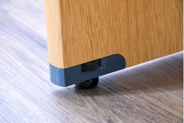 中古 北海道旭川家具 インテリアセンター(カンディハウス)  オーク材 取り外しパネル付き ナチュラルモダンなデスクとワゴンのセット (R-084726)