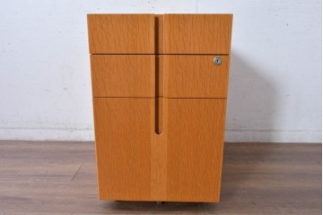 中古 北海道旭川家具 インテリアセンター(カンディハウス)  オーク材 取り外しパネル付き ナチュラルモダンなデスクとワゴンのセット (R-084726)