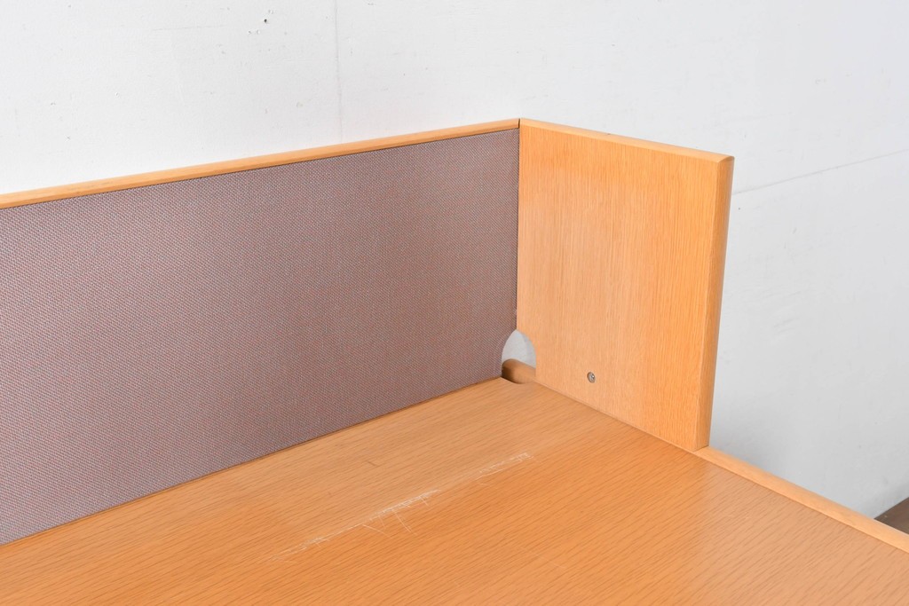 中古 北海道旭川家具 インテリアセンター(カンディハウス)  オーク材 取り外しパネル付き ナチュラルモダンなデスクとワゴンのセット (R-084726)
