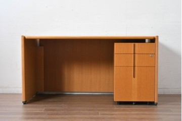 中古 北海道旭川家具 インテリアセンター(カンディハウス)  オーク材 取り外しパネル付き ナチュラルモダンなデスクとワゴンのセット (R-084726)