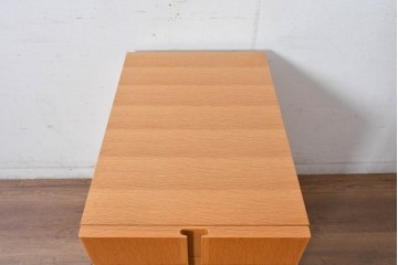 中古 北海道旭川家具 インテリアセンター(カンディハウス)  オーク材 取り外しパネル付き ナチュラルモダンなデスクとワゴンのセット (R-084726)
