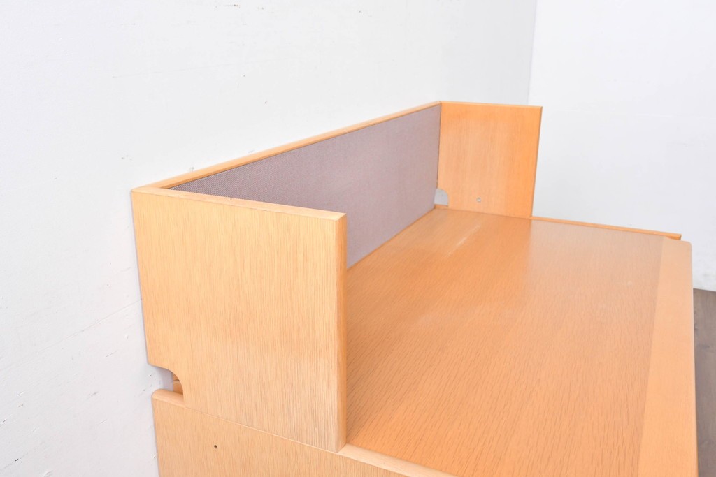 中古 北海道旭川家具 インテリアセンター(カンディハウス)  オーク材 取り外しパネル付き ナチュラルモダンなデスクとワゴンのセット (R-084726)