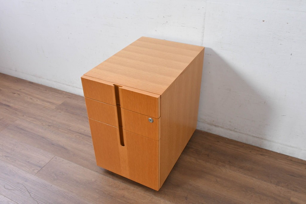 中古 北海道旭川家具 インテリアセンター(カンディハウス)  オーク材 取り外しパネル付き ナチュラルモダンなデスクとワゴンのセット (R-084726)