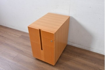 中古 北海道旭川家具 インテリアセンター(カンディハウス)  オーク材 取り外しパネル付き ナチュラルモダンなデスクとワゴンのセット (R-084726)