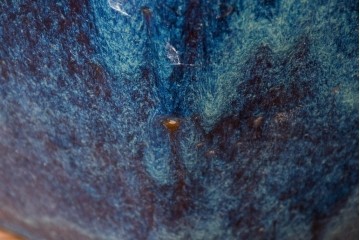 中国アンティーク　葛徳和造　海鼠釉(なまこゆう)　古玩　深みある青が美しい六角火鉢　(R-084728)