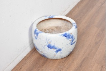 和製アンティーク　芭蕉と松の図柄が描かれた陽刻瀬戸火鉢　(R-084729)