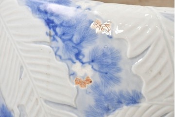 和製アンティーク　芭蕉と松の図柄が描かれた陽刻瀬戸火鉢　(R-084729)