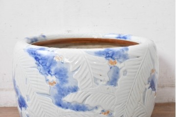 和製アンティーク　芭蕉と松の図柄が描かれた陽刻瀬戸火鉢　(R-084729)