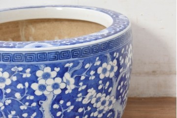 和製アンティーク　菊・梅・花唐草模様　和の趣と可愛らしさを感じる瀬戸火鉢　(R-084730)