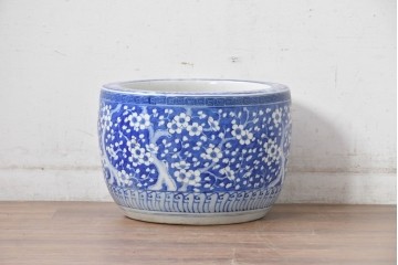 和製アンティーク　菊・梅・花唐草模様　和の趣と可愛らしさを感じる瀬戸火鉢　(R-084730)