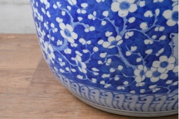 和製アンティーク　菊・梅・花唐草模様　和の趣と可愛らしさを感じる瀬戸火鉢　(R-084730)