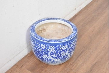 和製アンティーク　菊・梅・花唐草模様　和の趣と可愛らしさを感じる瀬戸火鉢　(R-084730)