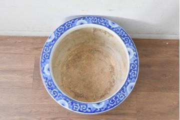 和製アンティーク　菊・梅・花唐草模様　和の趣と可愛らしさを感じる瀬戸火鉢　(R-084730)