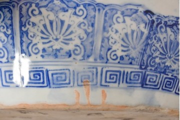 和製ヴィンテージ　山水の図　藍色の濃淡で表現された図が魅力的な瀬戸火鉢　(R-084731)