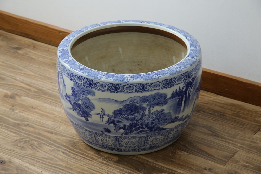 和製ヴィンテージ　山水の図　藍色の濃淡で表現された図が魅力的な瀬戸火鉢　(R-084731)