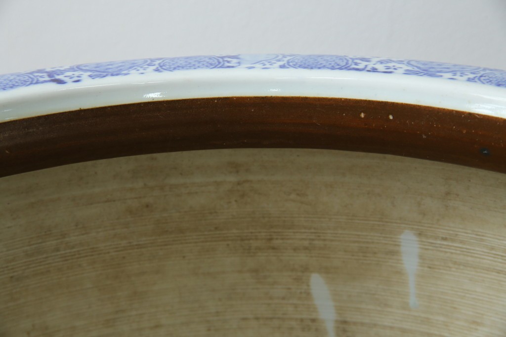 和製ヴィンテージ　山水の図　藍色の濃淡で表現された図が魅力的な瀬戸火鉢　(R-084731)